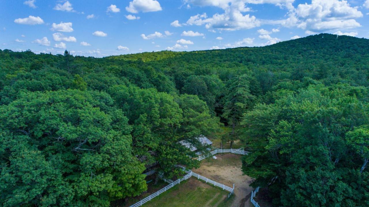 Roaring Brook Ranch Resort Лейк Джордж Екстериор снимка