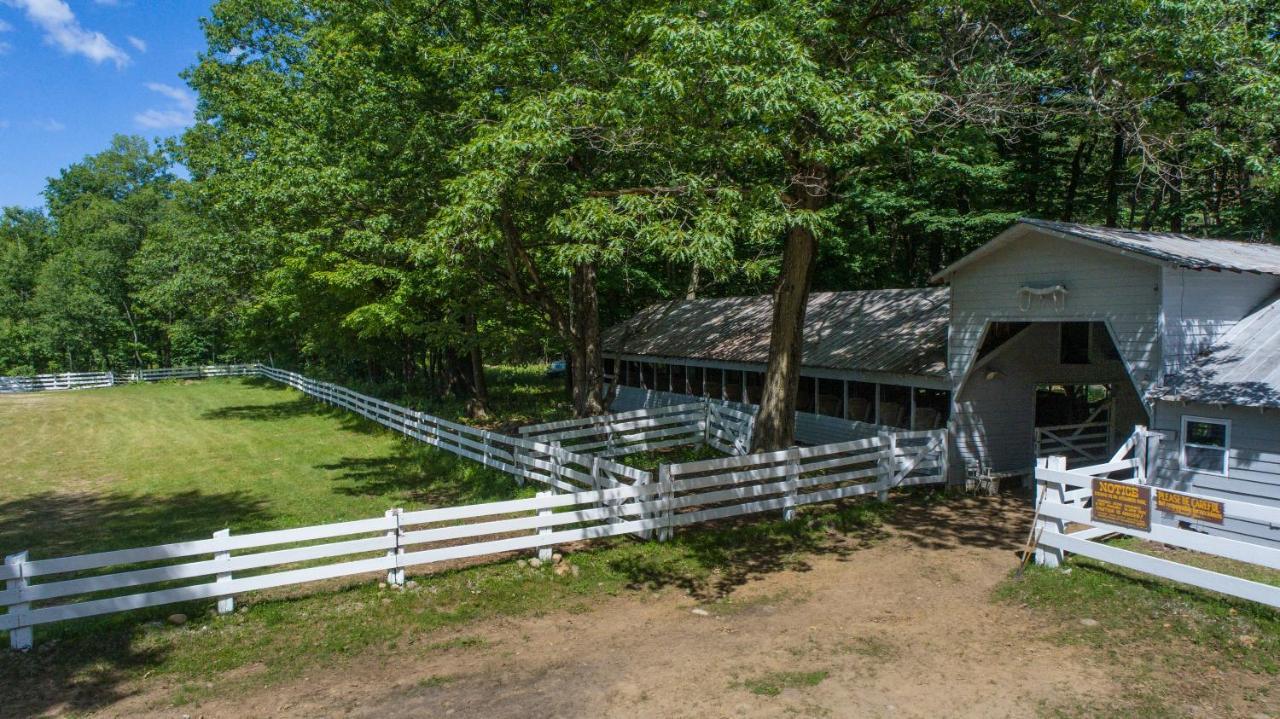 Roaring Brook Ranch Resort Лейк Джордж Екстериор снимка