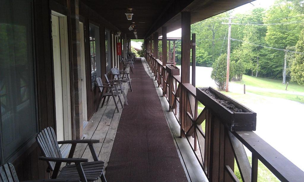 Roaring Brook Ranch Resort Лейк Джордж Екстериор снимка