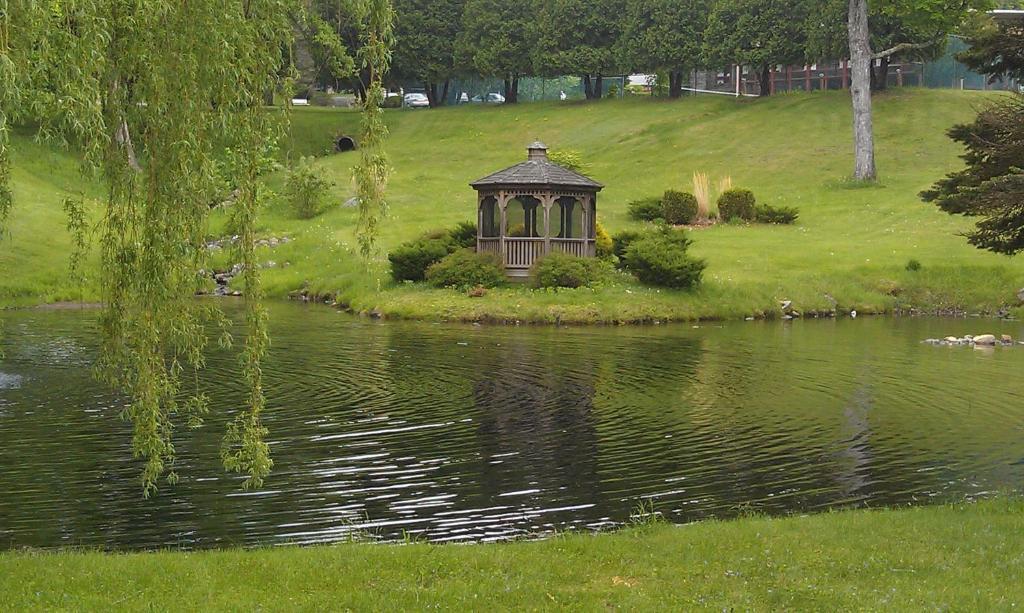 Roaring Brook Ranch Resort Лейк Джордж Екстериор снимка