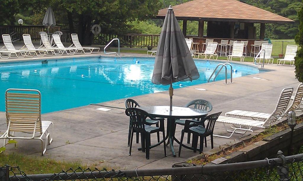 Roaring Brook Ranch Resort Лейк Джордж Екстериор снимка