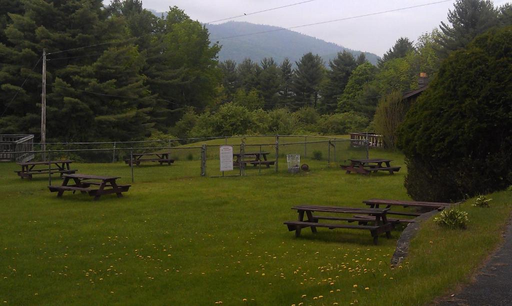 Roaring Brook Ranch Resort Лейк Джордж Екстериор снимка